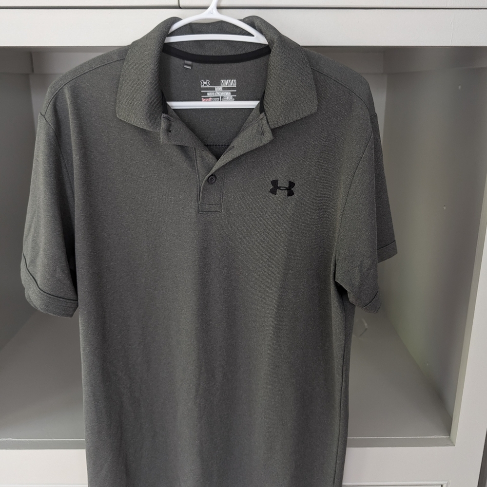 Under Armour Men's M heat gear loose fit grey